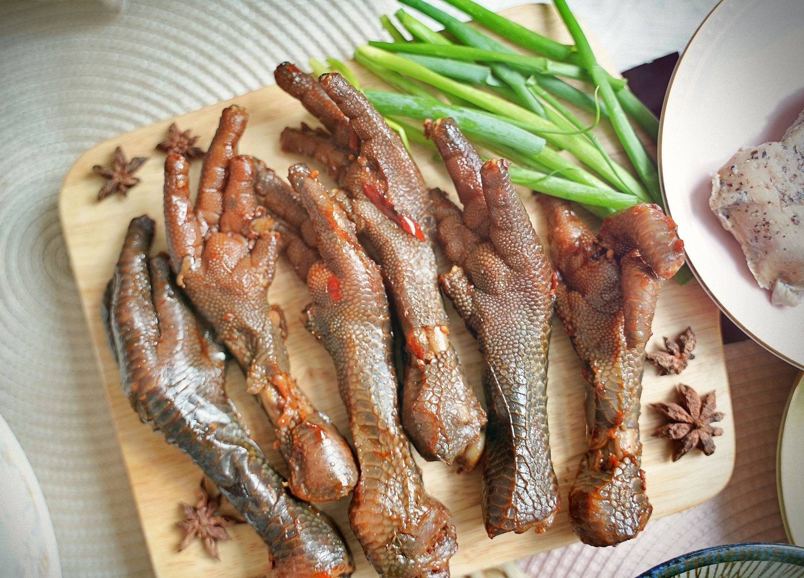 津津膳食堂｜台灣溫體豬手工水餃｜秘製軟嫩大雞腳｜團購舒肥雞買越多越划算（新口味上市）