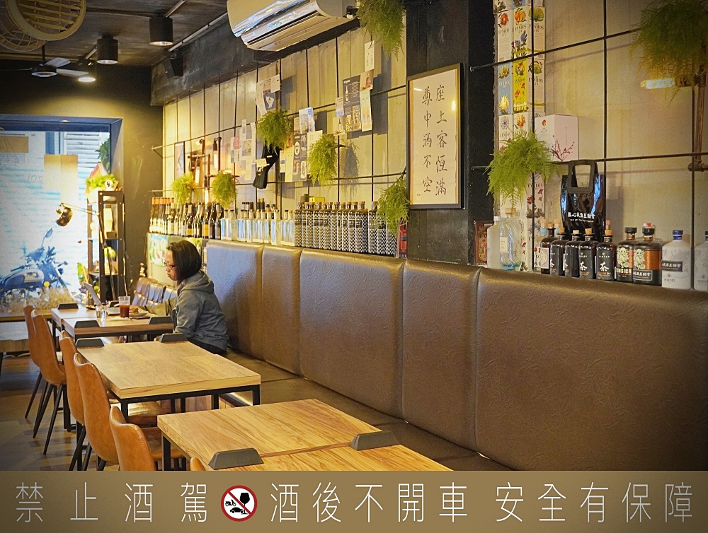 ONCE Cafe&Bar｜西門町酒吧推薦｜高達200隻琴酒下午就開喝，酒香提拉米蘇超推