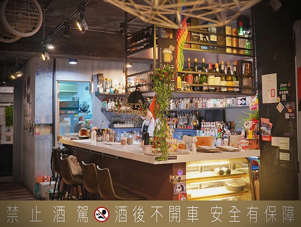 ONCE Cafe&Bar｜西門町酒吧推薦｜高達200隻琴酒下午就開喝，酒香提拉米蘇超推