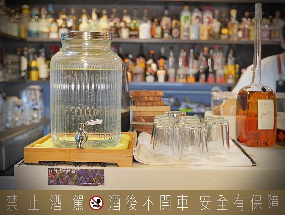 ONCE Cafe&Bar｜西門町酒吧推薦｜高達200隻琴酒下午就開喝，酒香提拉米蘇超推