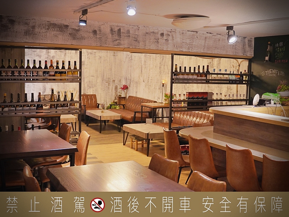 ONCE Cafe&Bar｜西門町酒吧推薦｜高達200隻琴酒下午就開喝，酒香提拉米蘇超推