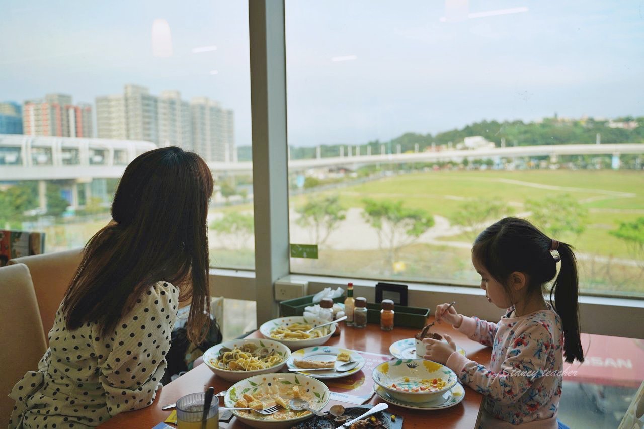 淡水新市鎮美食｜薩莉亞 淡新家樂福店 全台最平價連鎖義大利餐廳 瑪格麗特披薩$60元