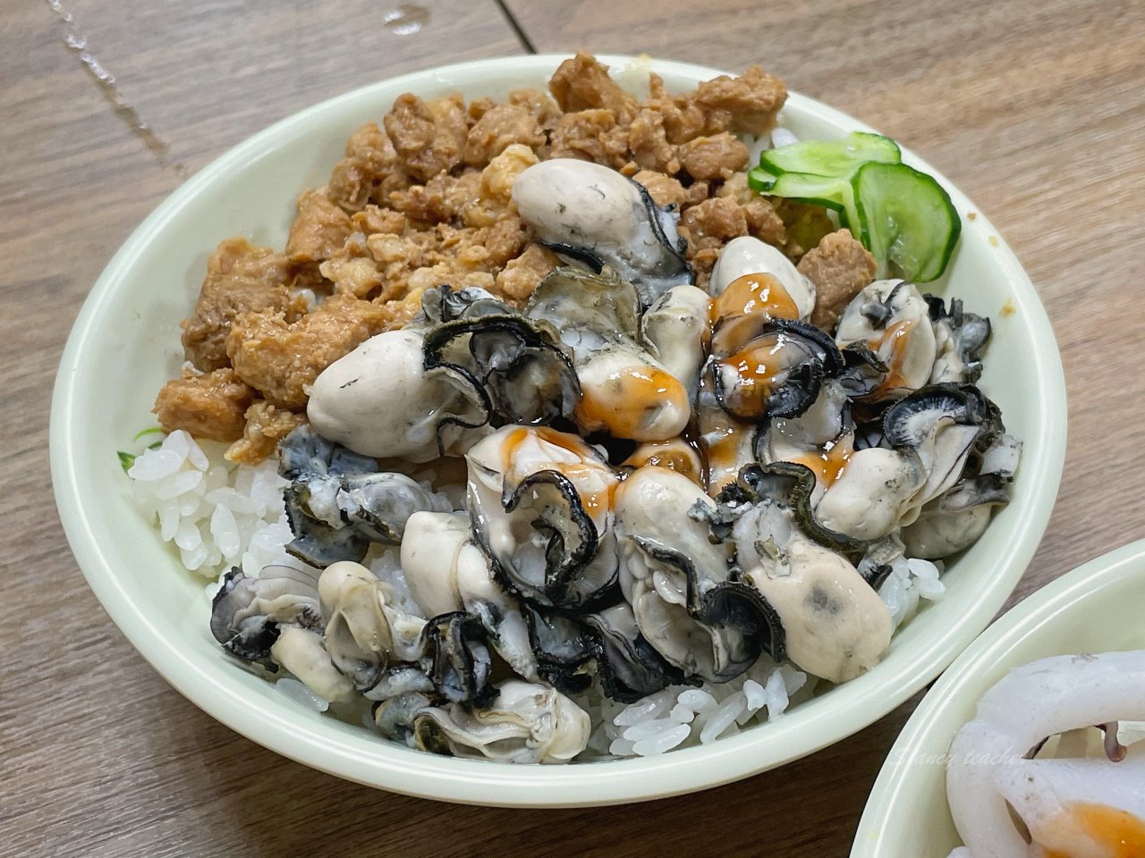 澎湖美食「原味漁村小吃 」管麵線 鮮蚵小管肉燥飯排到隔壁街也要吃！