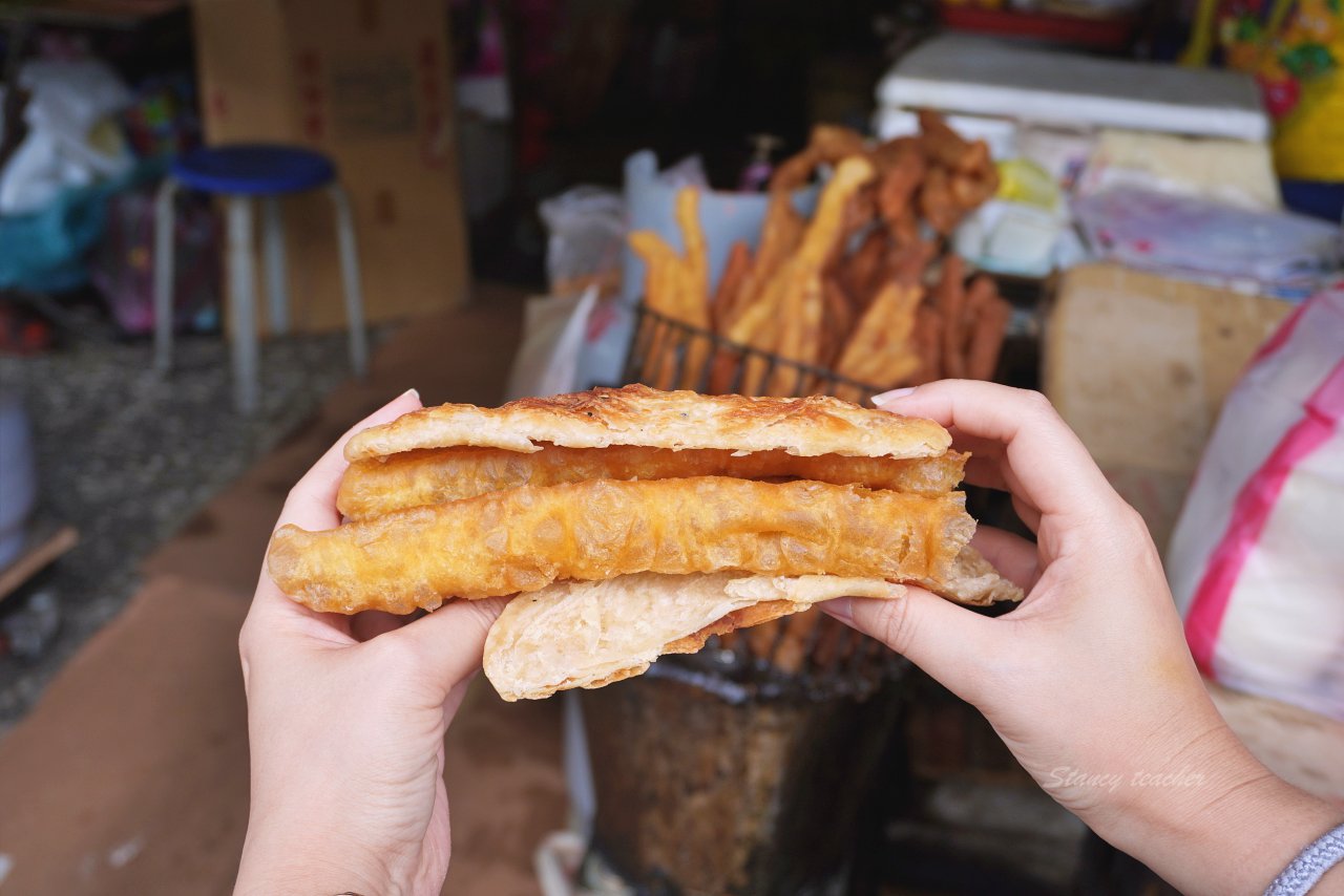 淡水鎮中正路312號中式早餐，髒髒舊舊的中式早餐店，吃一次就讓我放生的燒餅油條