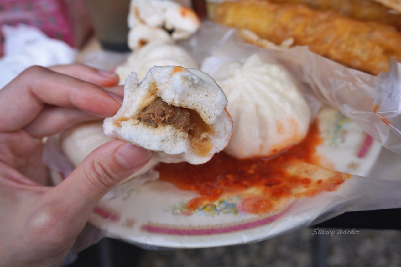 淡水鎮中正路312號中式早餐，髒髒舊舊的中式早餐店，吃一次就讓我放生的燒餅油條