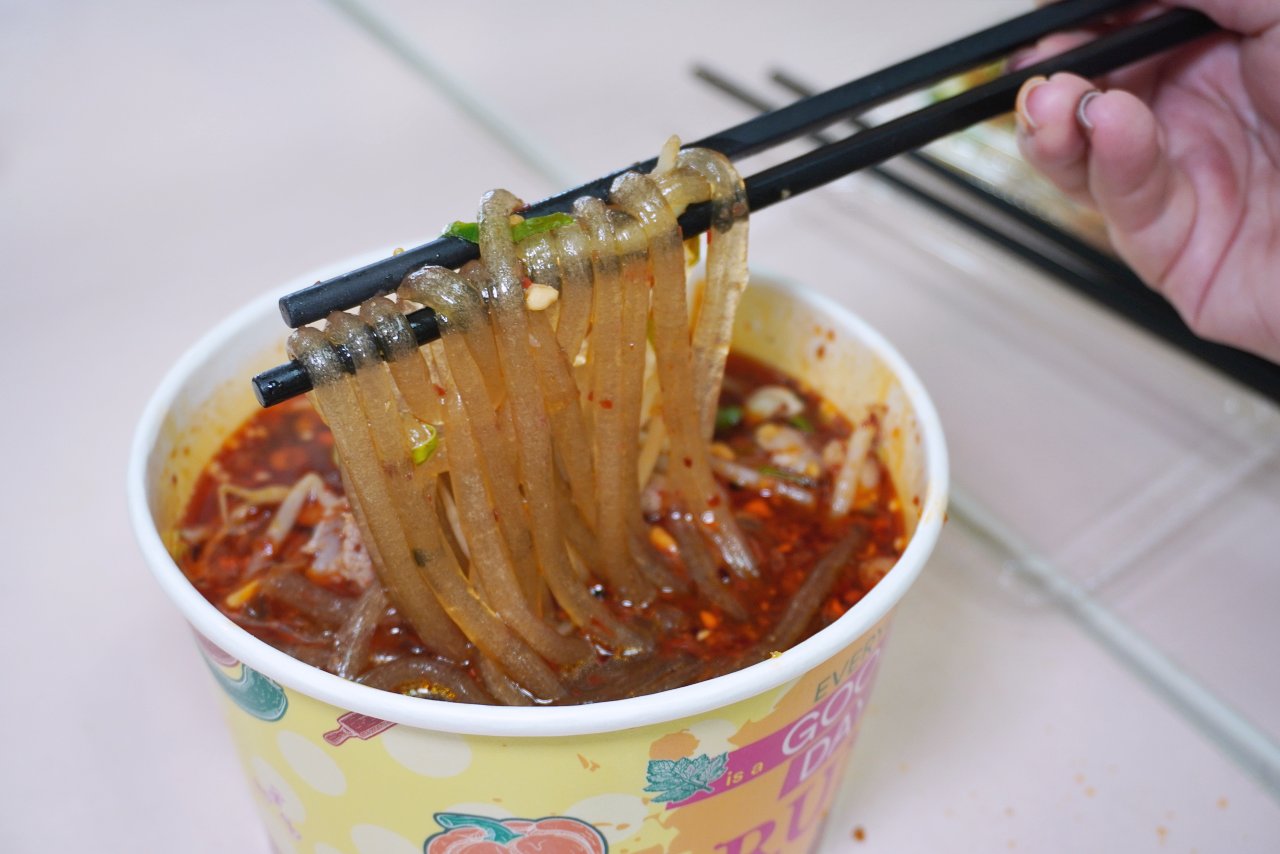 顧姐姐小廚房-重慶老火鍋，正宗重慶水姑娘做的川味涼麵，酸辣鹹香超級夠味