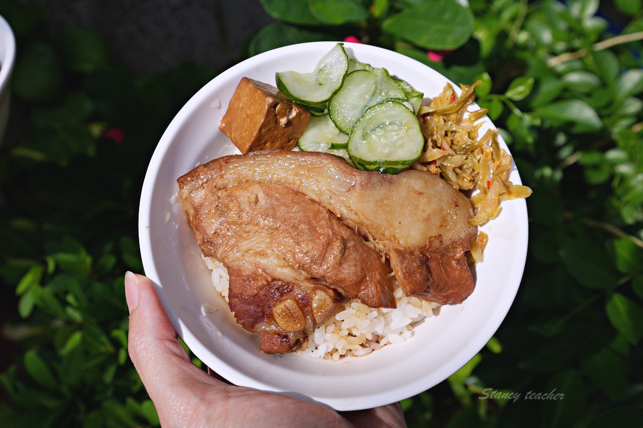 大稻埕魯肉飯 傳承一甲子的老味道，總統指定國宴菜半熟蛋加上特製辣醬太邪惡好吃