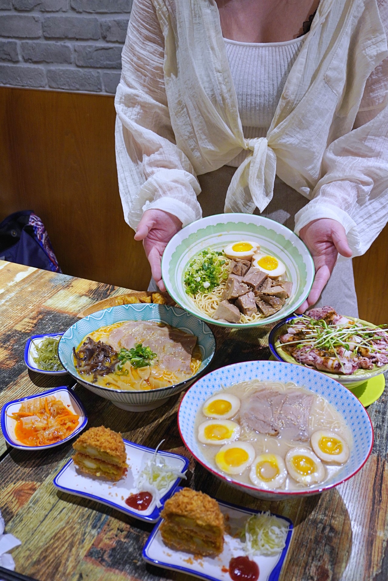 山禾堂 博多拉麵-岡山店，想吃浮誇料多多拉麵就來這家 季節限定苺有你的日子讓你少女心噴發