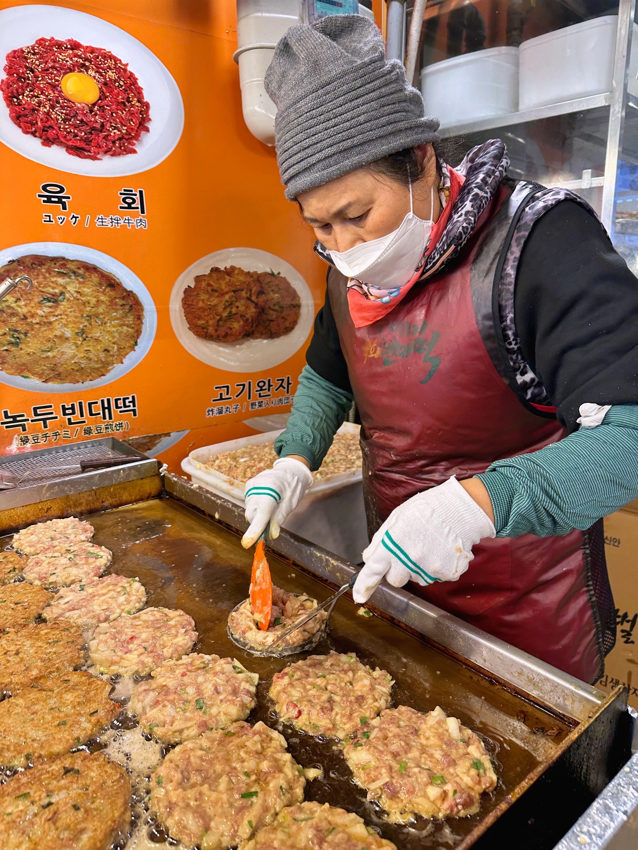 韓國首爾必吃「廣藏市場順姬家綠豆煎餅」石臼磨製麵糊現做油煎嘎蹦脆超好吃（菜單）