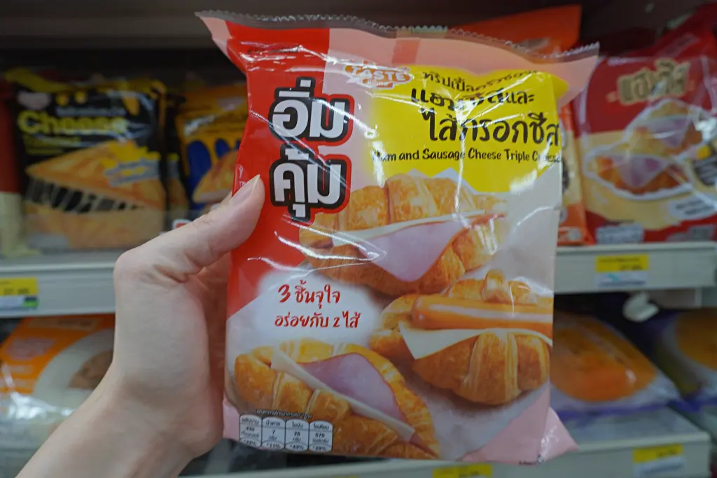 泰國便利商店 清邁7-11太好買熱壓吐司、沾醬薯條餅乾、現沖泡麵泰國學生妹最愛