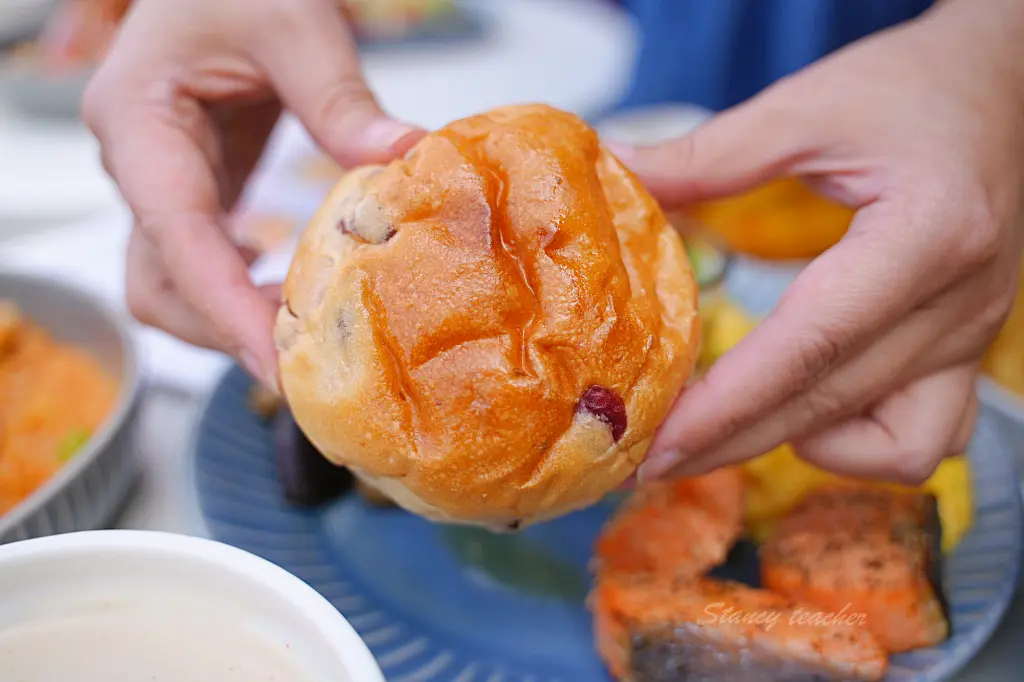 「象園咖啡內湖店」台北市唯一面碧湖景觀家庭餐廳生日月贈可愛緞帶小象鬆餅