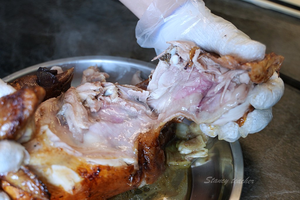 淡水最好吃的碳燒鋼管烤雞「王家鋼管雞」只有六日開門營業超美味烤雞沒預訂吃不到（菜單）