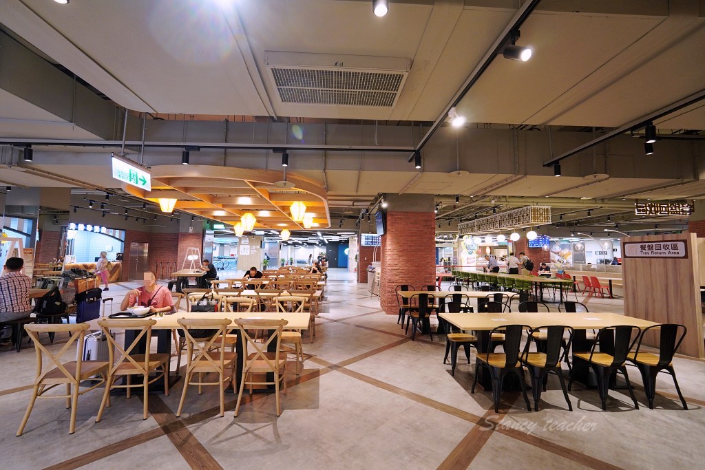 松山機場2F美食廣場｜松山機場第二航廈美食商場全新改裝竟然還可以吃到胡同燒肉星巴克摩斯漢堡