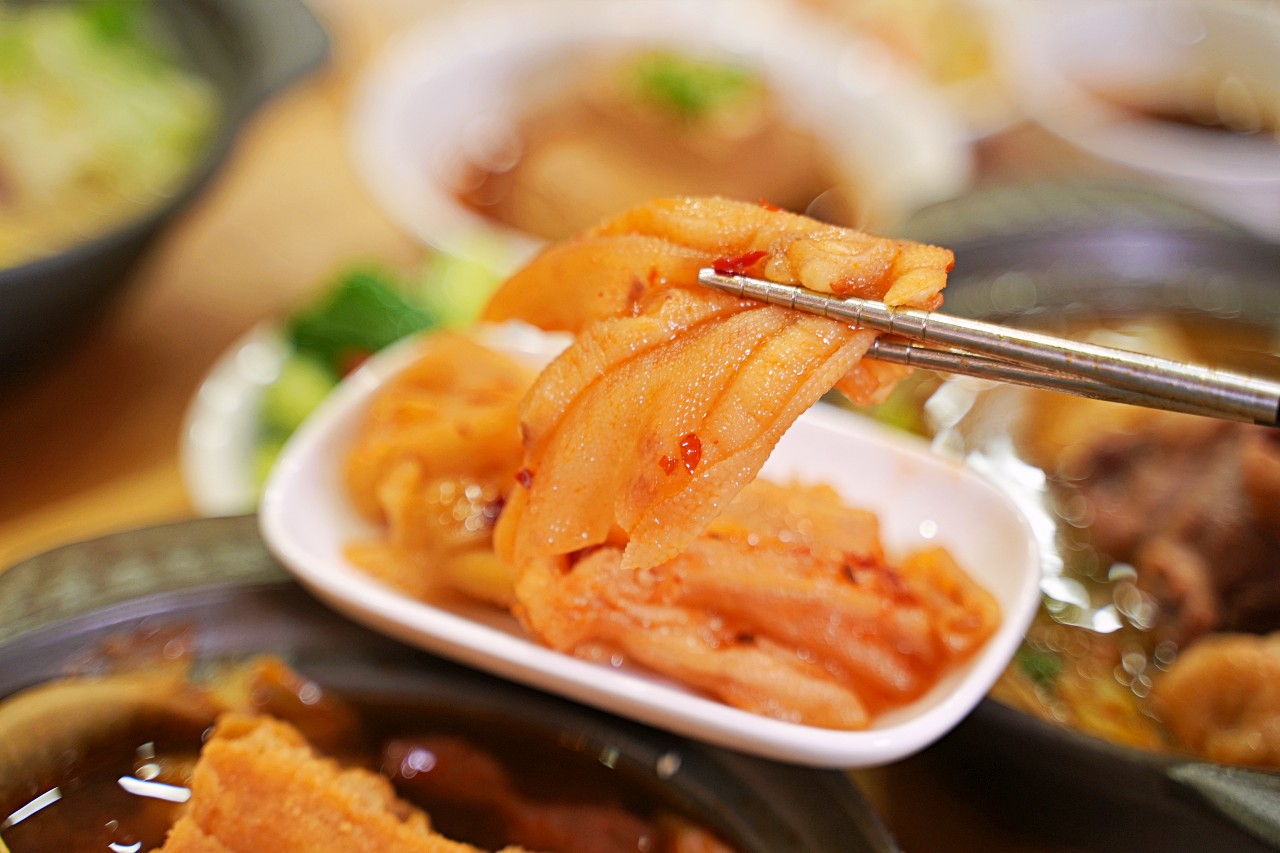 西門町美食「小元心燃麻辣堂 」韓國觀光客最愛台式麻辣鍋配厚奶茶+麻滷飯必吃