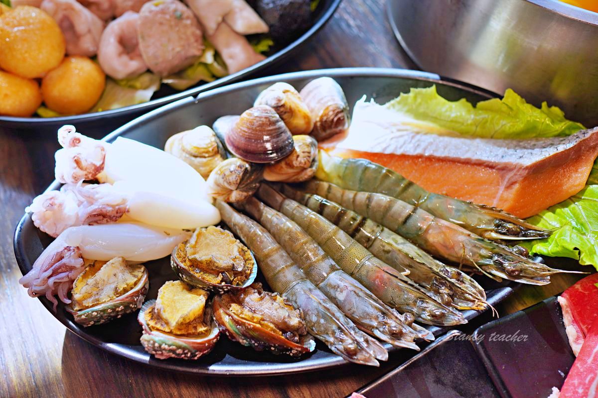 辛巴適麻辣鍋，最新日本和牛吃到飽! 壽星還送生食級干貝，金色三麥無限暢飲有夠嗨