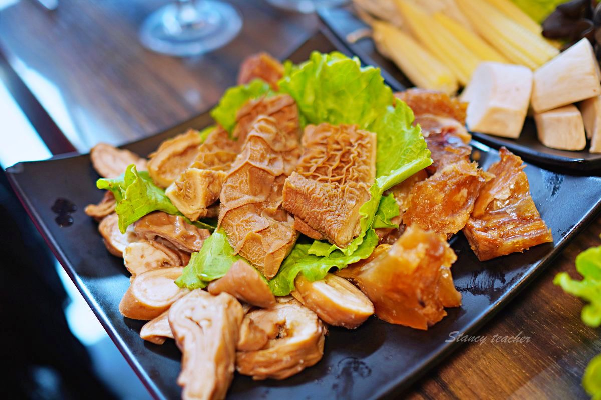 辛巴適麻辣鍋，最新日本和牛吃到飽! 壽星還送生食級干貝，金色三麥無限暢飲有夠嗨