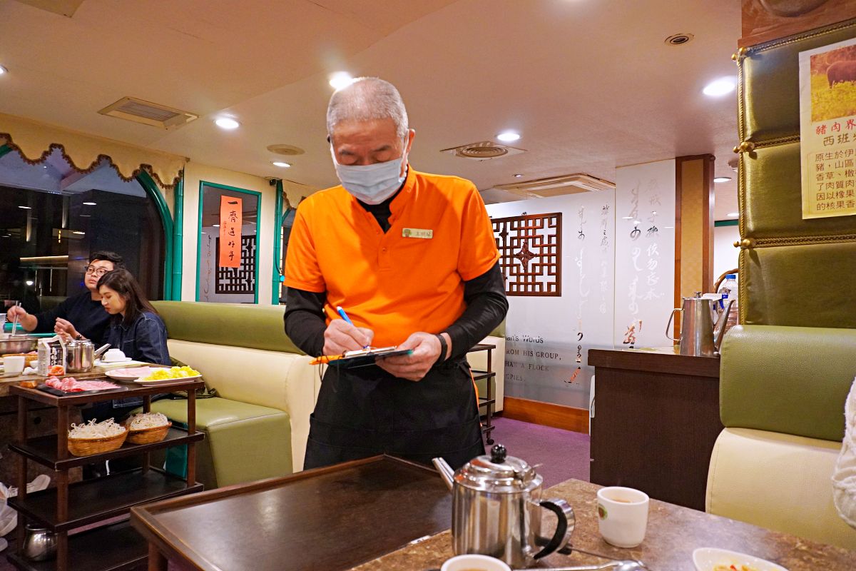 天香回味 天香回味養生鍋 台北蒙古火鍋始祖 必點鴛鴦鍋 金絲戀餅絲絲入扣香脆迷人拉愈長愈香