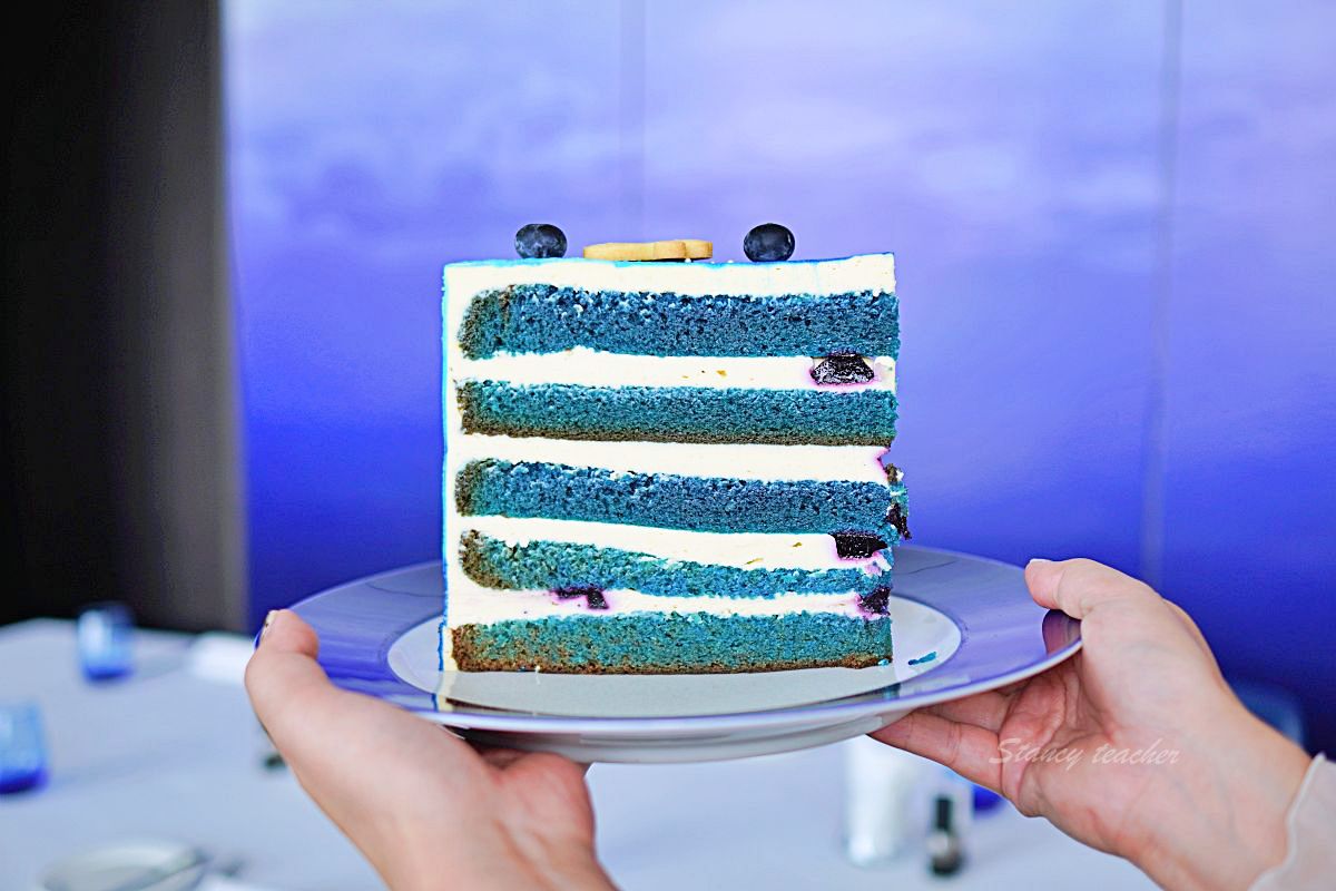 SEA TO SKY  微風信義美食 信義區高空景觀餐廳 巨大藍色絲絨蛋糕好夢幻