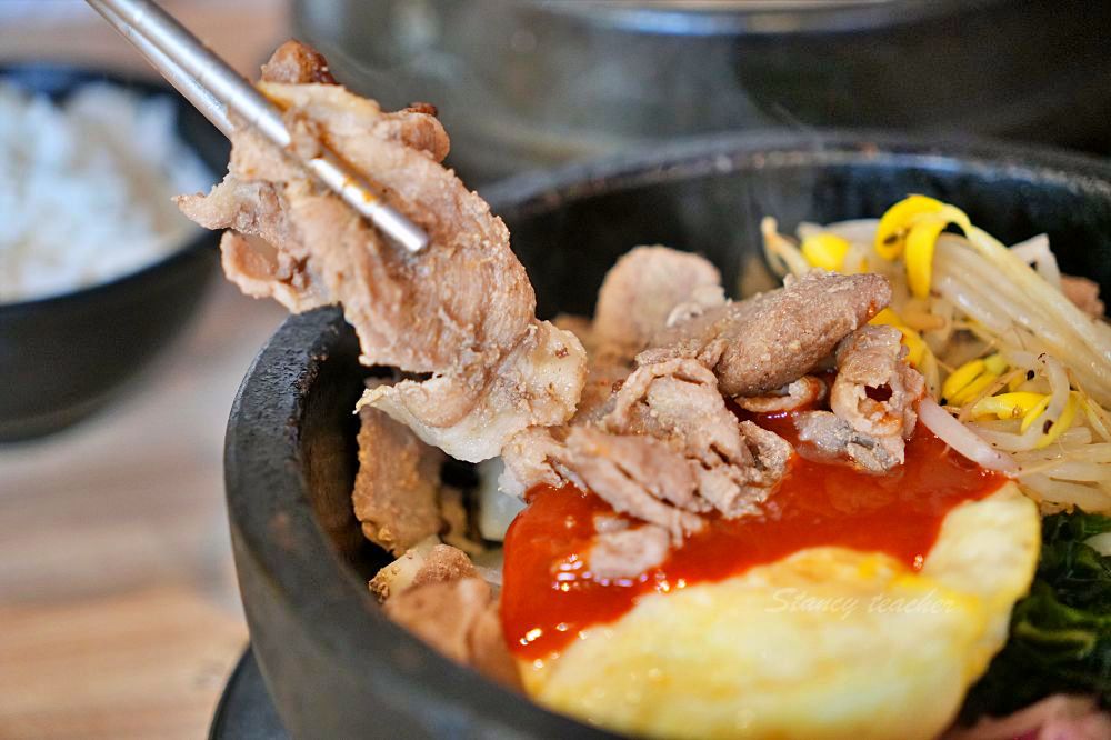 台中西區韓式料理「阿里郎韓式小館」韓國華僑正宗韓味用餐時間人潮滿座平價好吃