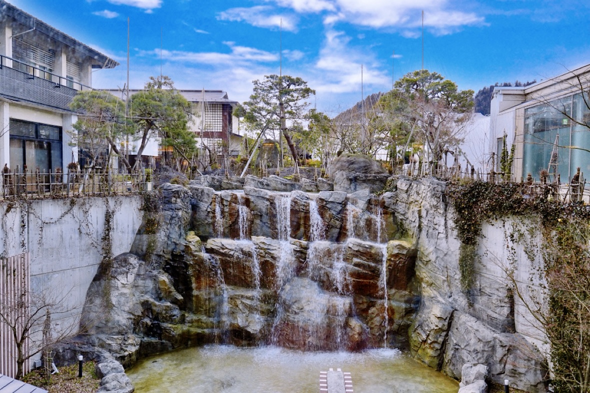 天童溫泉飯店-日本山形溫泉飯店庭園瀑布大浴場超舒服，山形當季會席料理早餐牛排無限吃