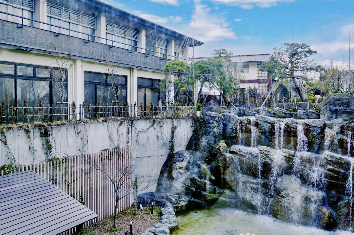 天童溫泉飯店-日本山形溫泉飯店庭園瀑布大浴場超舒服，山形當季會席料理早餐牛排無限吃
