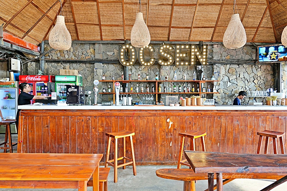 富國島海景餐廳｜OCSEN Beach Bar & Cluby在沙灘上喝著椰子水躺著看日落好Chill