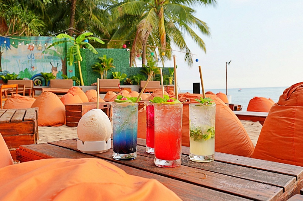 富國島海景餐廳｜OCSEN Beach Bar & Cluby在沙灘上喝著椰子水躺著看日落好Chill