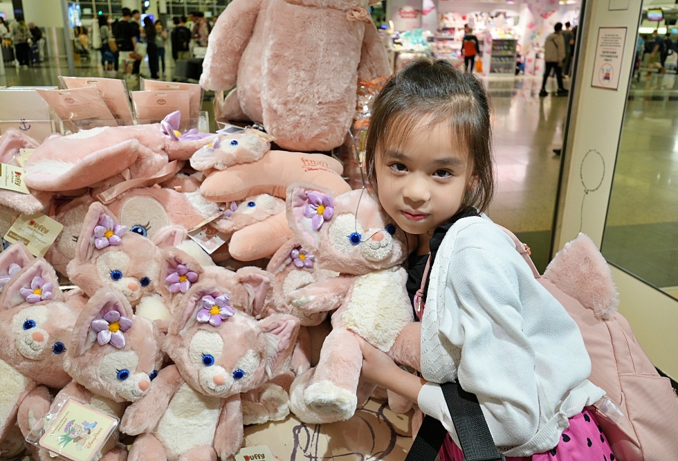 香港機場Disney Store 迪士尼商店｜不用去迪士尼就可以買琳娜貝兒、雪莉玫、達菲熊家族 @Stancy teacher 美味異想世界