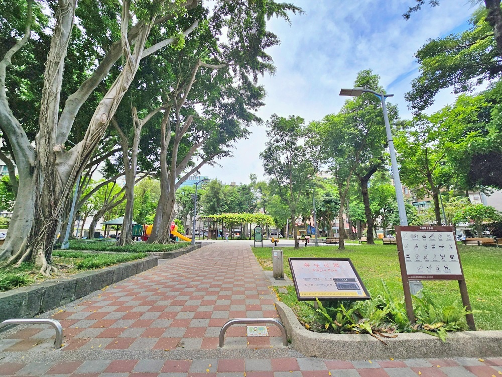 中山區南京復興站建案「紳藏」 英倫花園行館，制震綠建築周邊生活機能便利