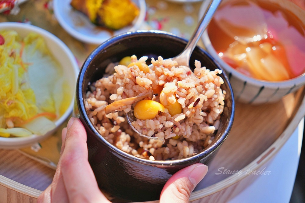 內湖美食「象園咖啡內湖店」碧湖公園景觀餐廳銀髮族最愛生日月送萌萌小象鬆餅