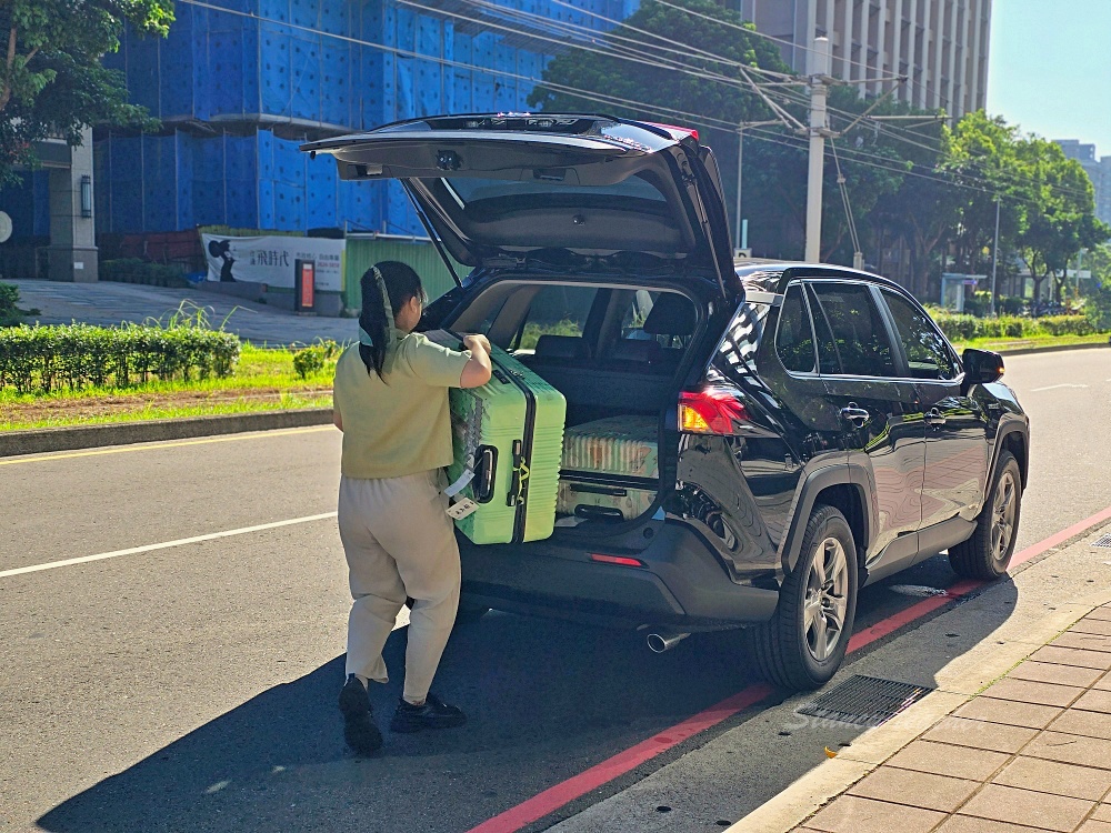 嘉君派車「機場接送服務、基隆港郵輪預約接送服務」女性專車完全禁菸車女司機細心又安心