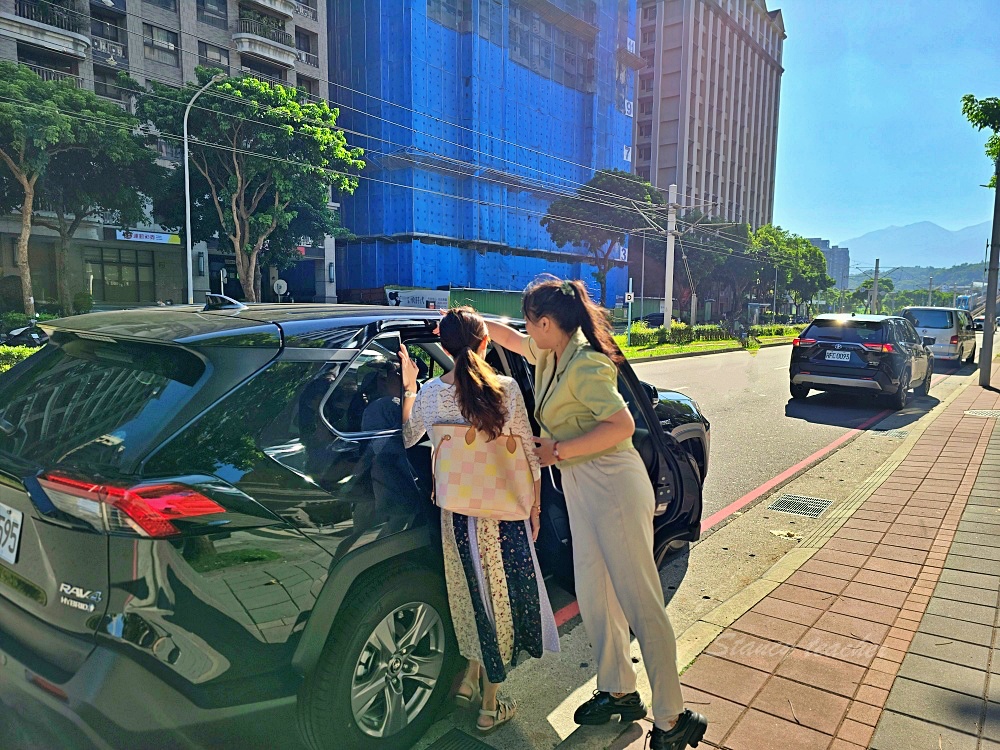 嘉君派車「機場接送服務、基隆港郵輪預約接送服務」女性專車完全禁菸車女司機細心又安心