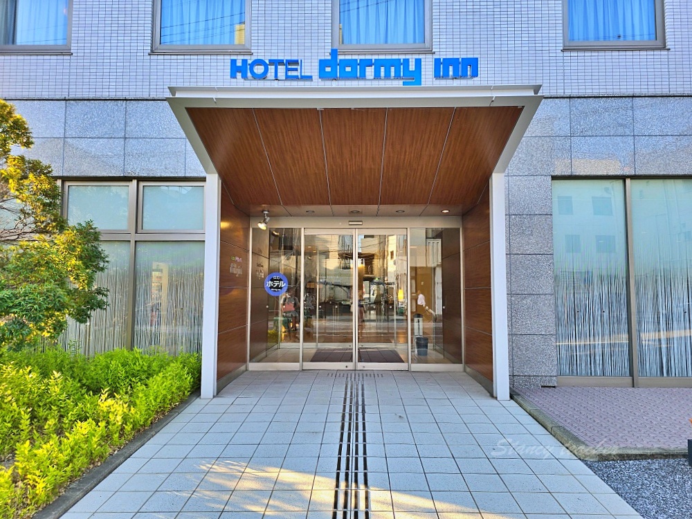 日本岡山住宿推薦「Hotel Dormy Inn Kurashiki 」多美迎倉敷，免費水蜜桃汁免費消拉麵樓下就有全家，倉敷美觀地區走路30秒