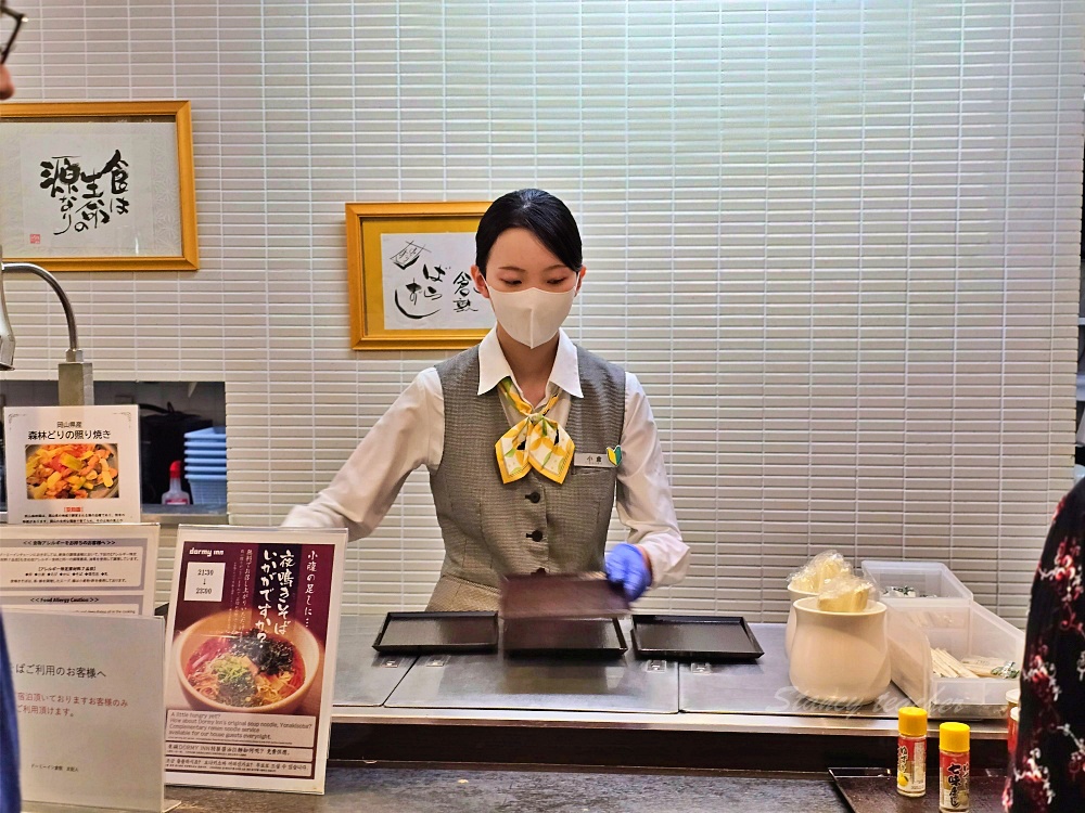 日本岡山住宿推薦「Hotel Dormy Inn Kurashiki 」多美迎倉敷，免費水蜜桃汁免費消拉麵樓下就有全家，倉敷美觀地區走路30秒