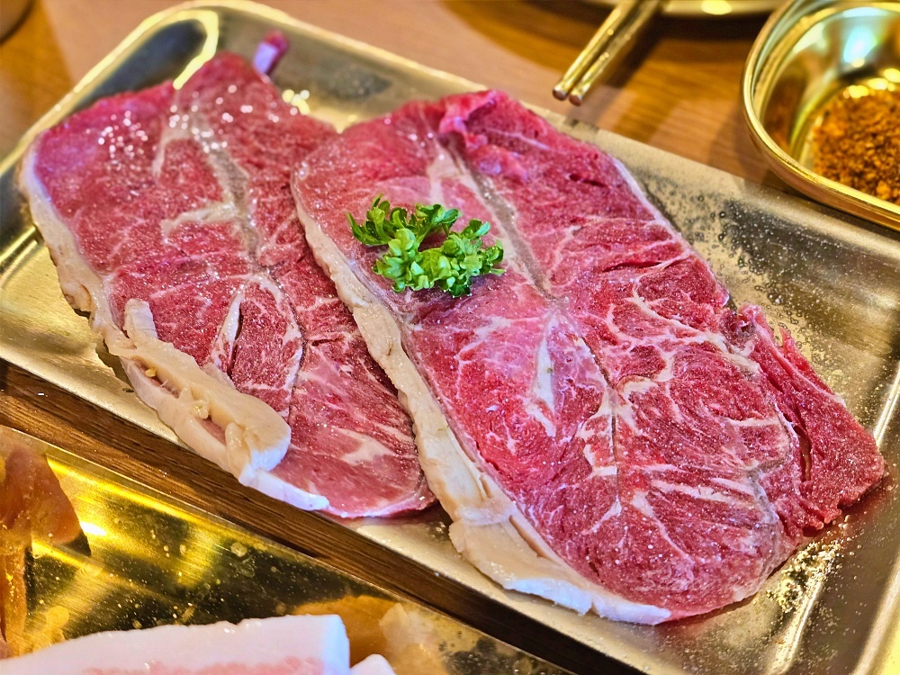 淡水韓式燒肉「梨花大苑」淡水首間庭園式燒烤手作醬料搭配異國燒烤超好吃