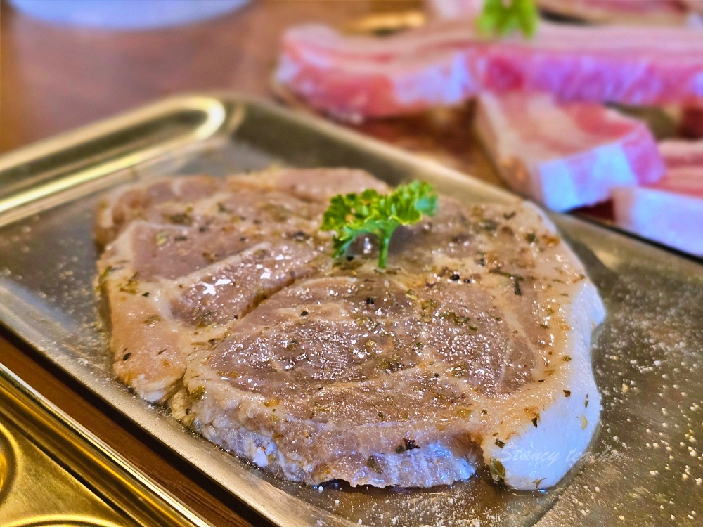 淡水韓式燒肉「梨花大苑」淡水首間庭園式燒烤手作醬料搭配異國燒烤超好吃