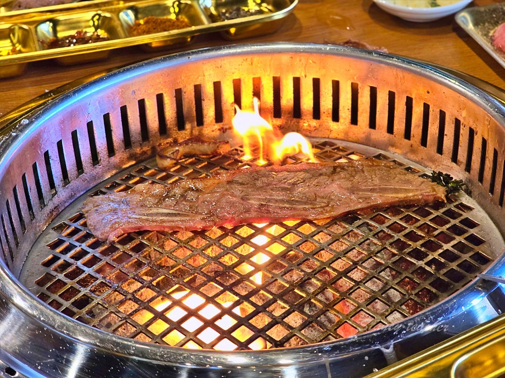 淡水韓式燒肉「梨花大苑」淡水首間庭園式燒烤手作醬料搭配異國燒烤超好吃