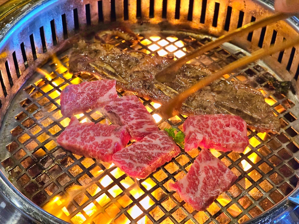 淡水韓式燒肉「梨花大苑」淡水首間庭園式燒烤手作醬料搭配異國燒烤超好吃