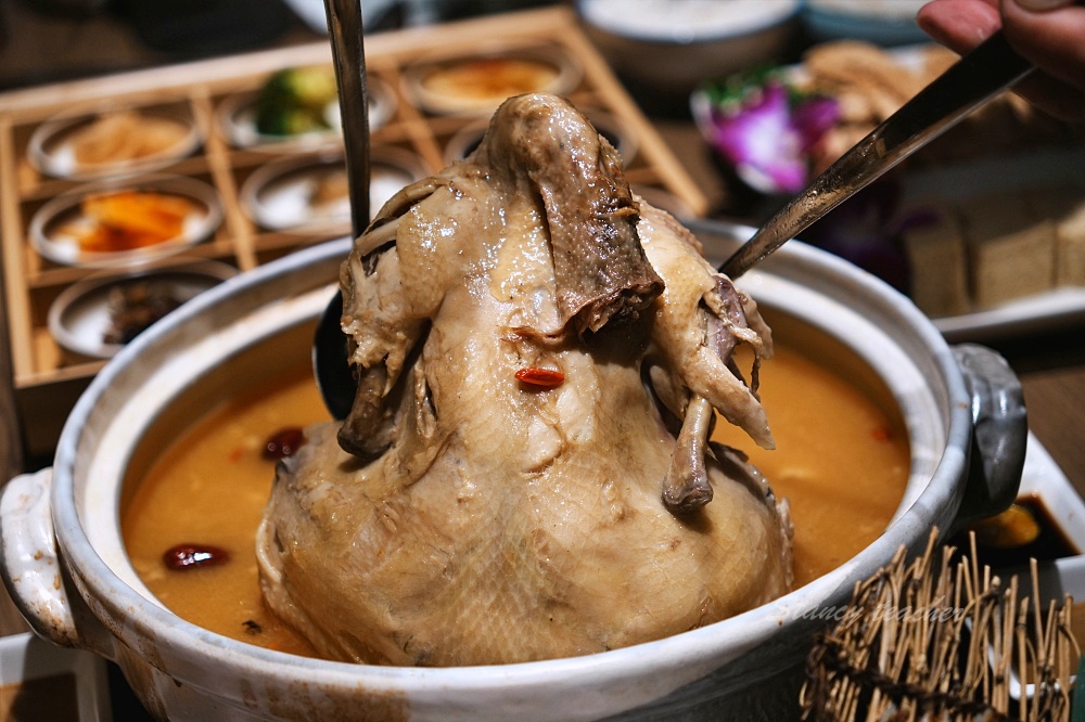 台北好喝雞湯「星曜雞湯」最強雞湯火鍋超越驥園的人蔘花膠蟲草雞湯香醇濃郁滴滴精華