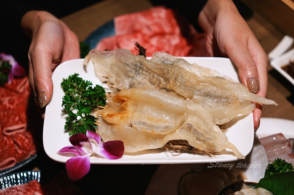 台北好喝雞湯「星曜雞湯」最強雞湯火鍋超越驥園的人蔘花膠蟲草雞湯香醇濃郁滴滴精華