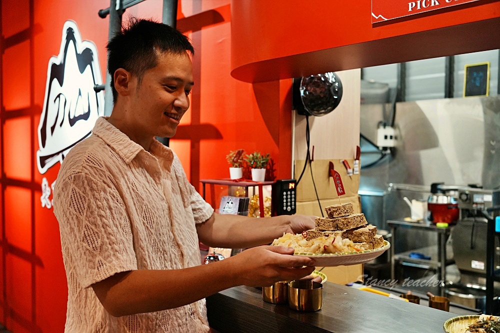 宜蘭臭豆腐「刀山臭豆腐」梅花湖隱藏版美食上刀山下油鍋創意金沙豆腐、臭滷飯必吃