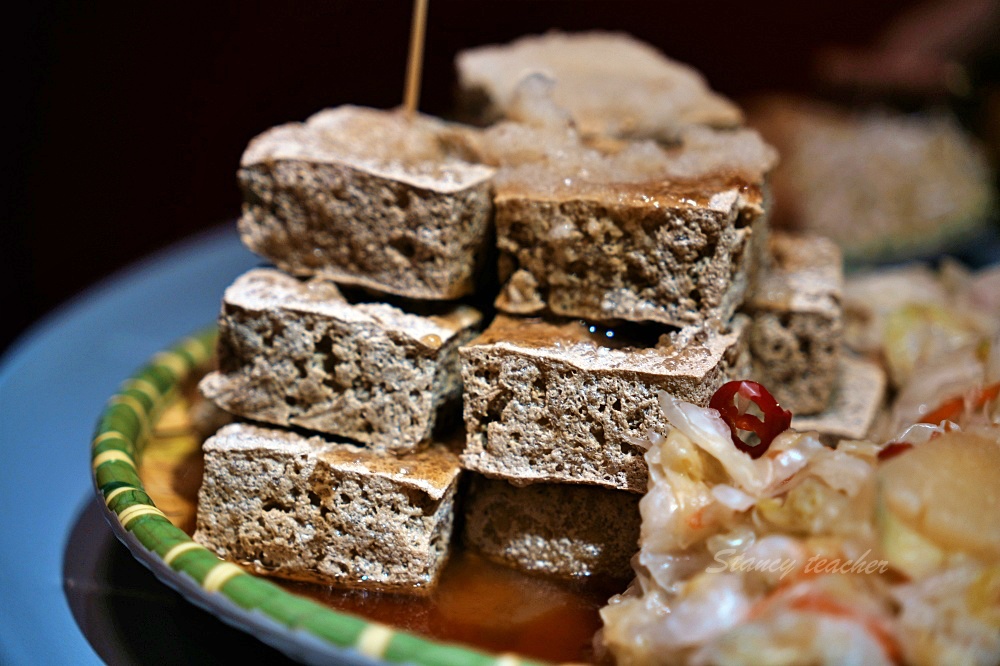 宜蘭臭豆腐「刀山臭豆腐」梅花湖隱藏版美食上刀山下油鍋創意金沙豆腐、臭滷飯必吃