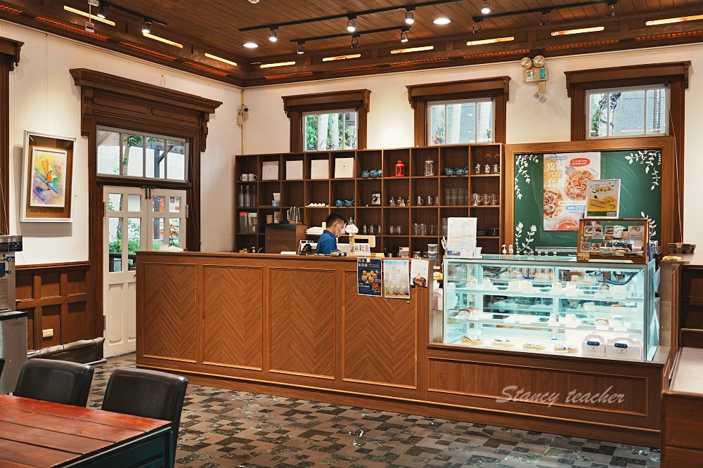 宜蘭皮皮千層蛋糕店「皮薩午茶套餐」，在監獄門廳裡享受千層蛋糕與米其林用料披薩