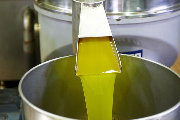 freshly-pressed-oil-(high-resolution).jpg